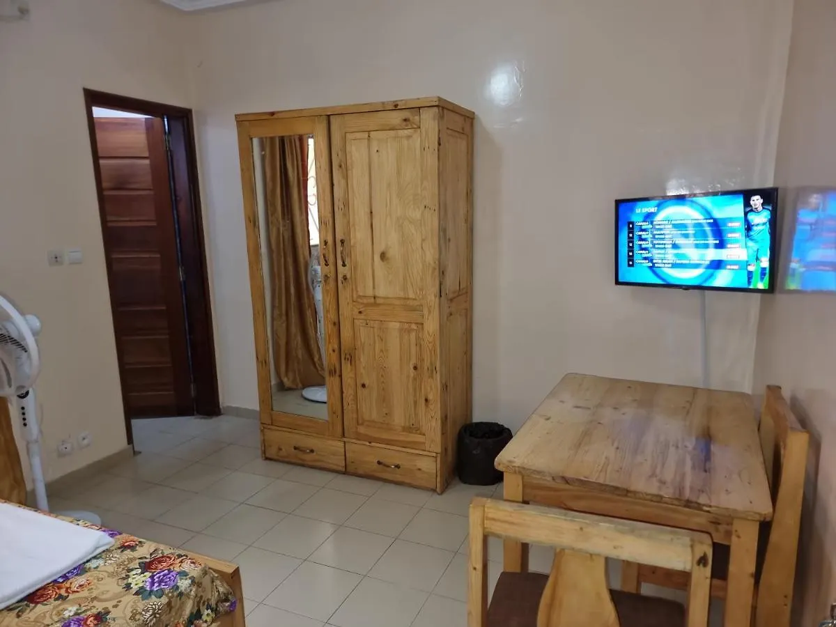 Chambres Privees Climatisees-Douches Personnelles-Neflix-Salon 다카르 홈스테이