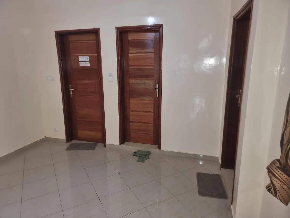 Chambres Privees Climatisees-Douches Personnelles-Neflix-Salon Dakar Homestay