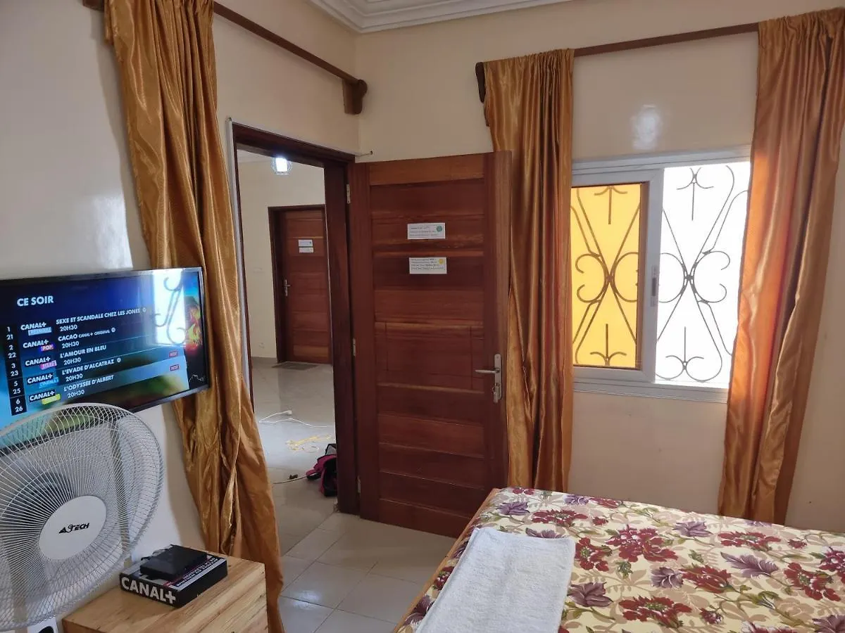 Chambres Privees Climatisees-Douches Personnelles-Neflix-Salon Dakar
