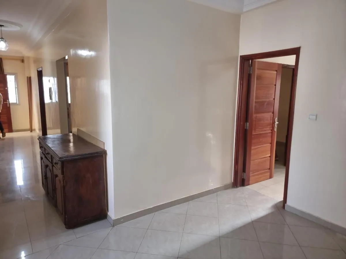 Chambres Privees Climatisees-Douches Personnelles-Neflix-Salon Dakar Homestay