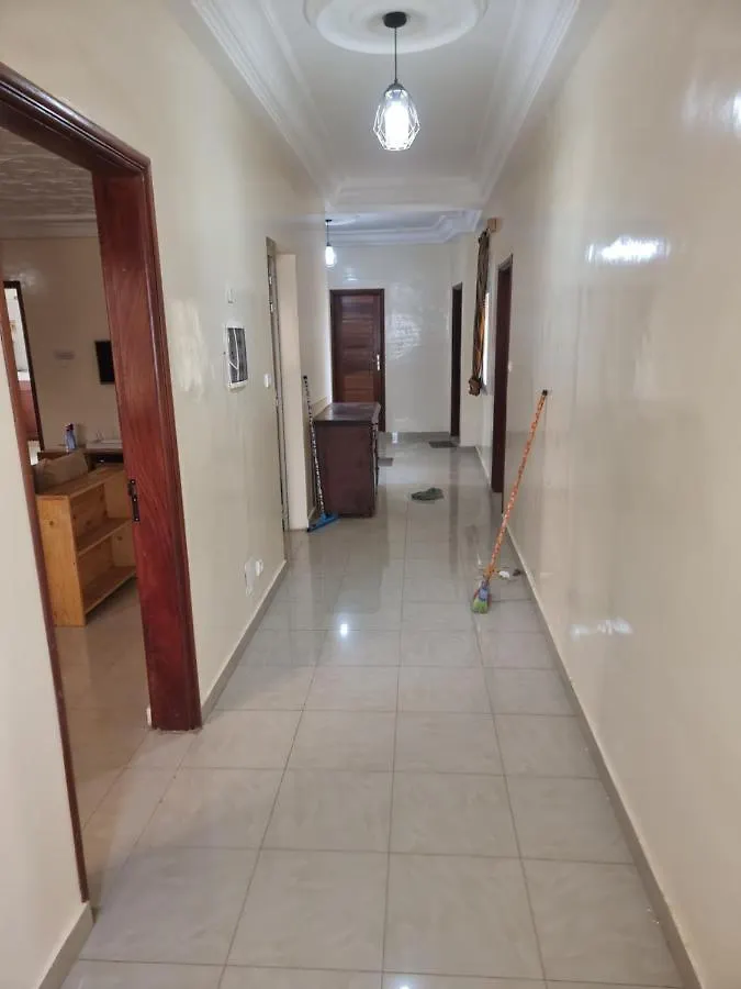 Chambres Privees Climatisees-Douches Personnelles-Neflix-Salon Dakar Homestay