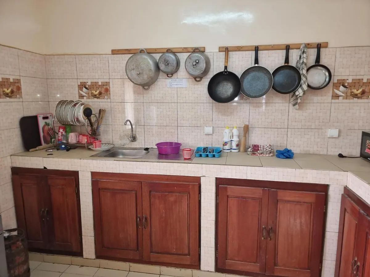 Chambres Privees Climatisees-Douches Personnelles-Neflix-Salon Dakar