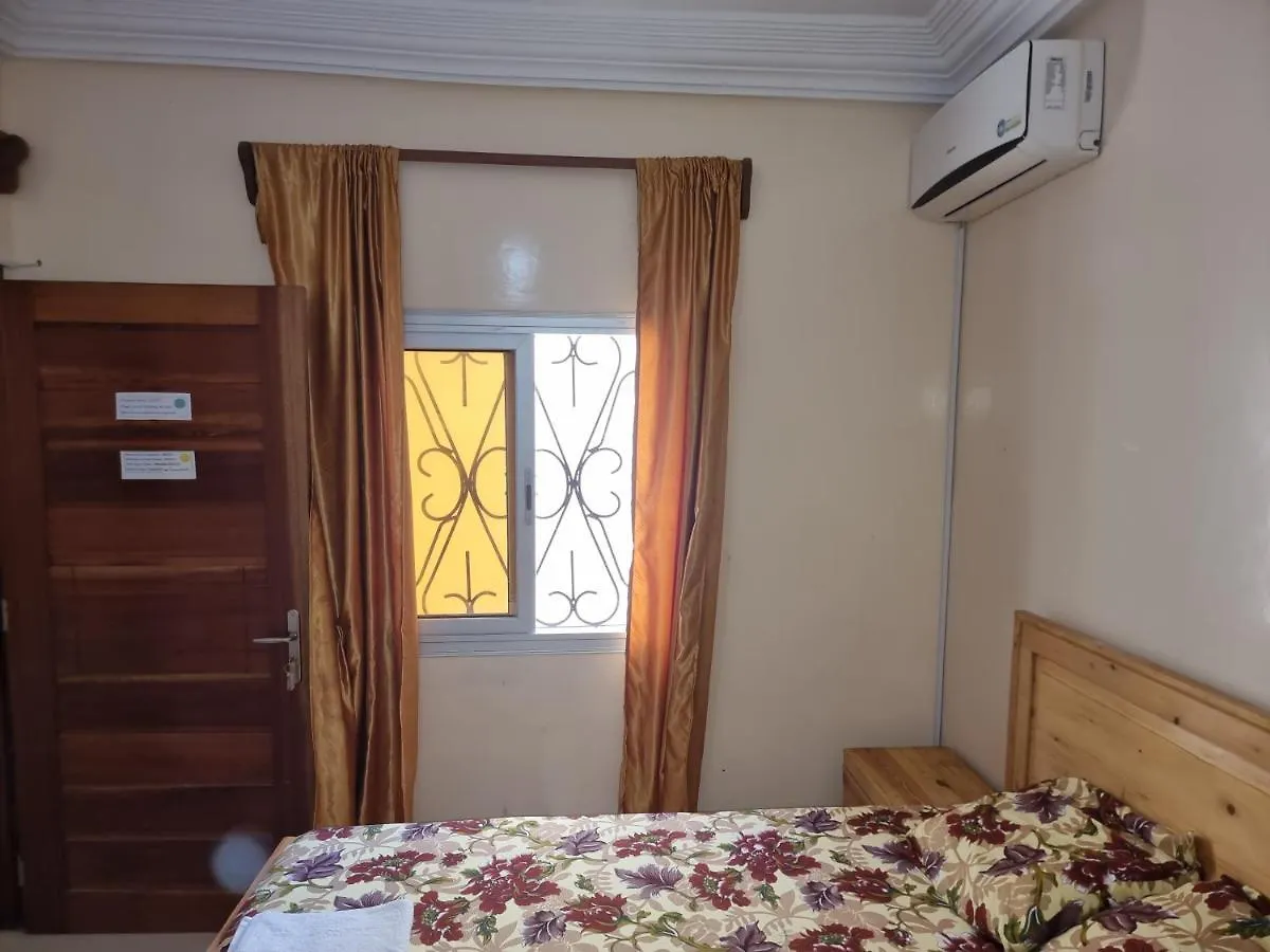 Chambres Privees Climatisees-Douches Personnelles-Neflix-Salon Dakar Homestay