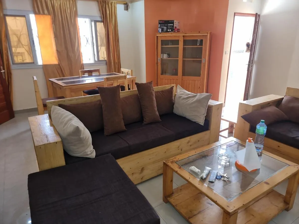 Chambres Privees Climatisees-Douches Personnelles-Neflix-Salon Dakar