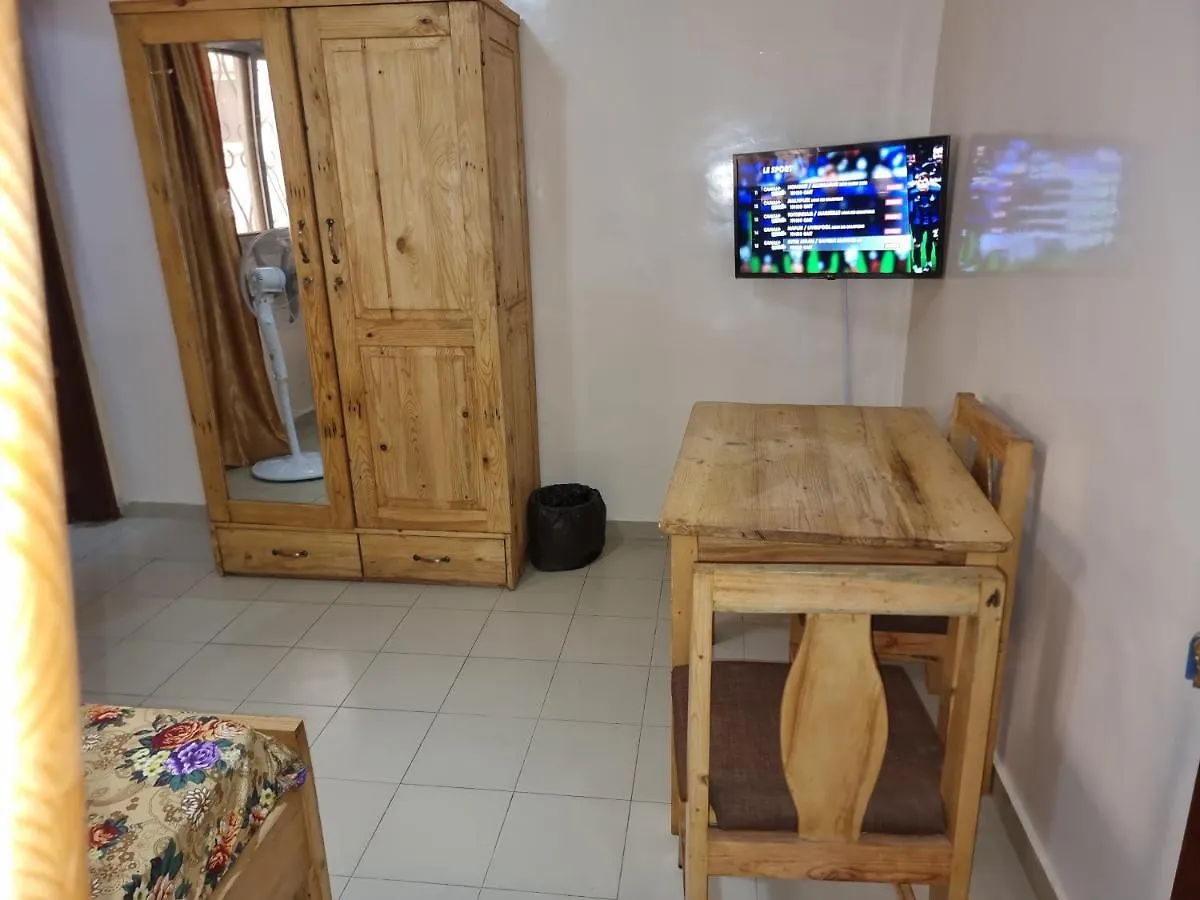 Chambres Privees Climatisees-Douches Personnelles-Neflix-Salon Dakar