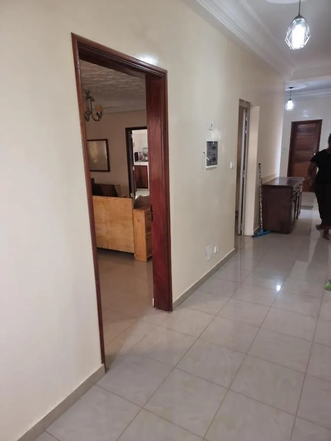 Chambres Privees Climatisees-Douches Personnelles-Neflix-Salon Dakar