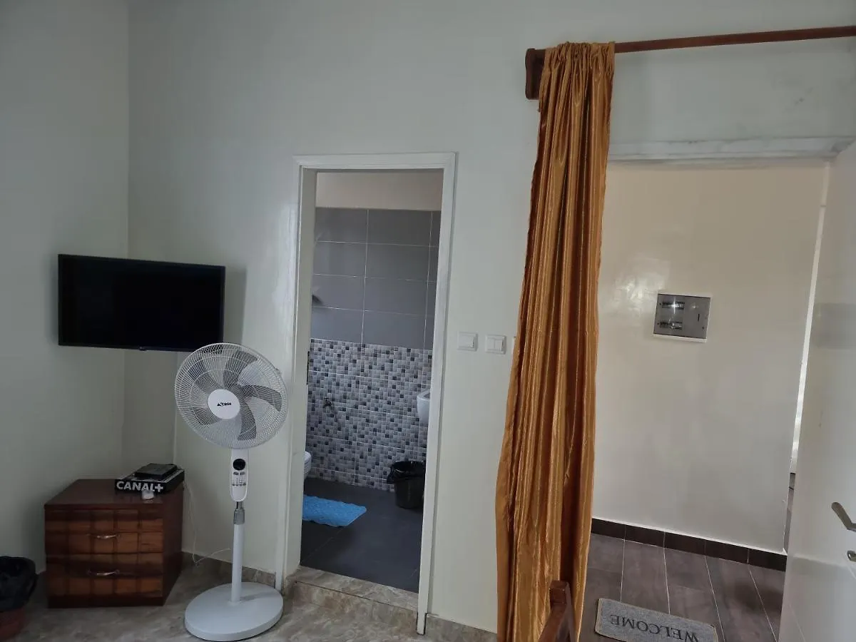 Chambres Privees Climatisees-Douches Personnelles-Neflix-Salon Dakar