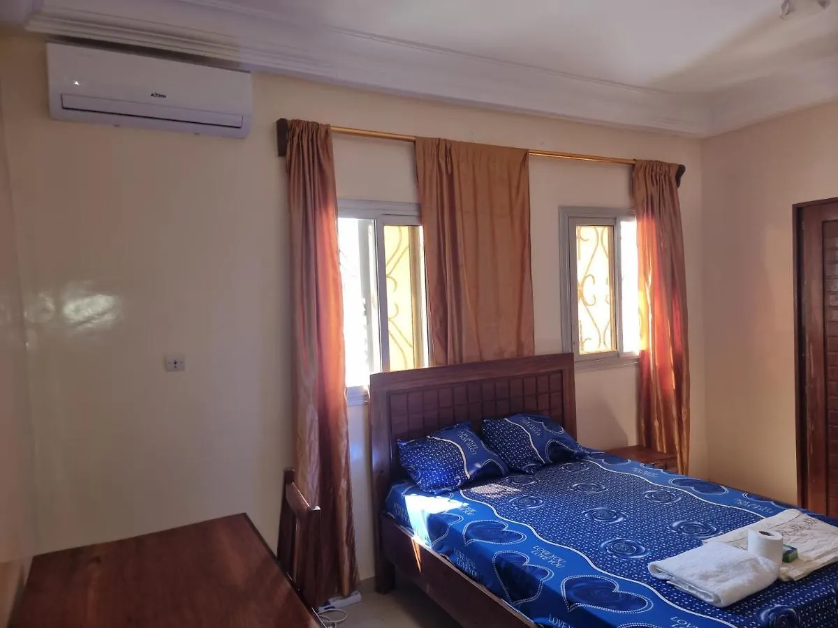 Chambres Privees Climatisees-Douches Personnelles-Neflix-Salon Dakar Senegal