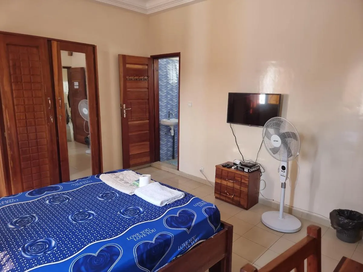 Chambres Privees Climatisees-Douches Personnelles-Neflix-Salon Dakar Homestay